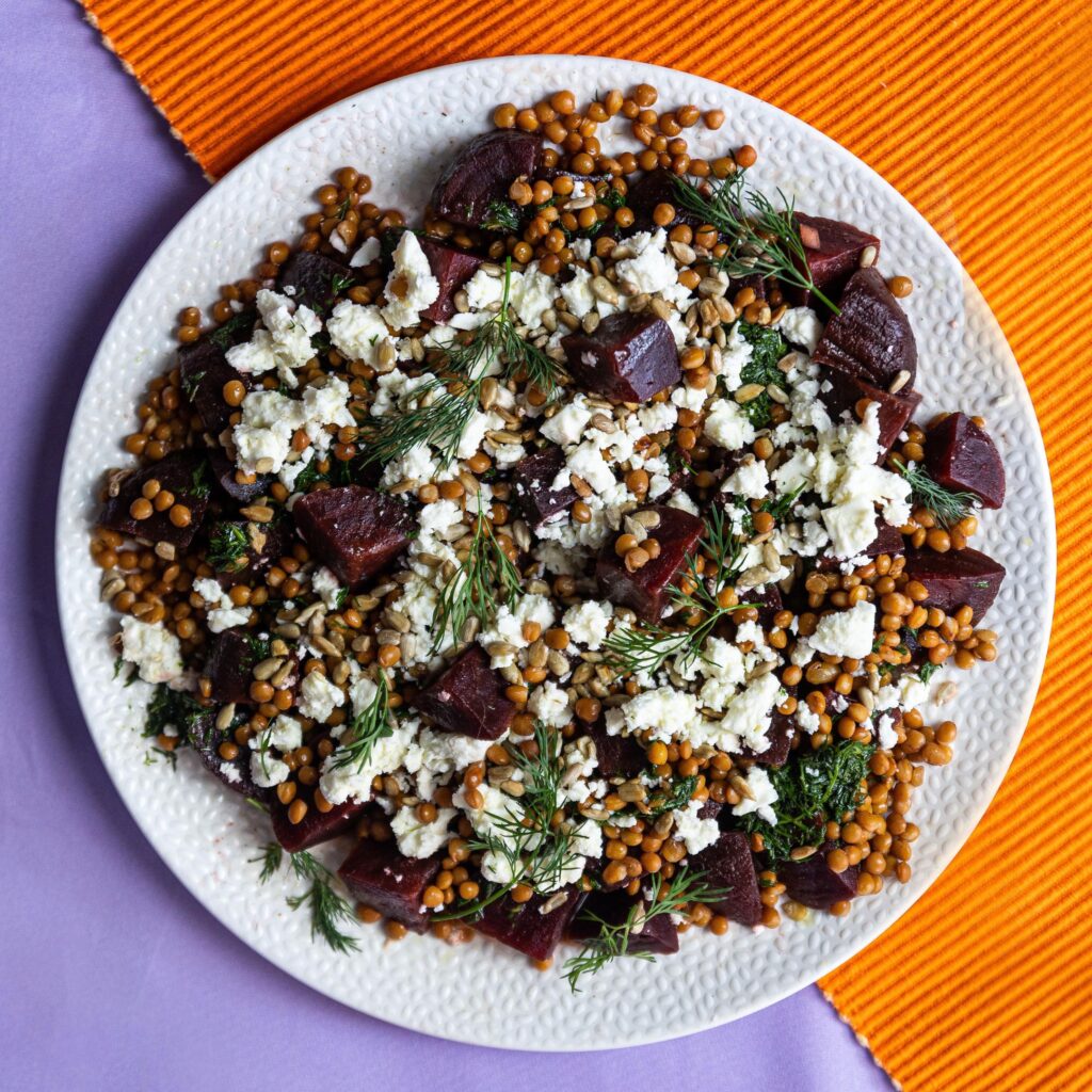 Salade Met Linzen, Rode Biet, Feta En Een Dille Licious Vinaigrette